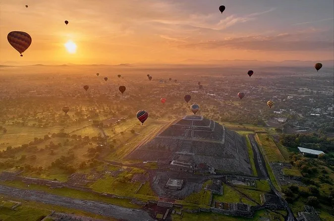 We Fly : vol, petit-déjeuner dans une grotte et pyramides