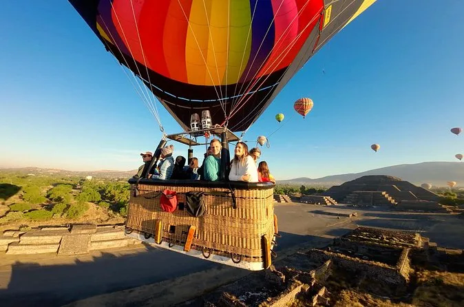 A full basket flying low past the pyramids